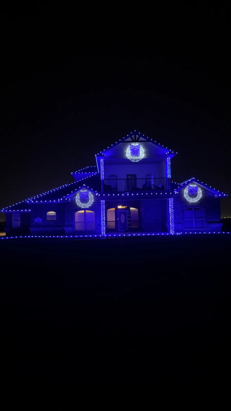 T'n D Christmas light install — Amarillo home at night